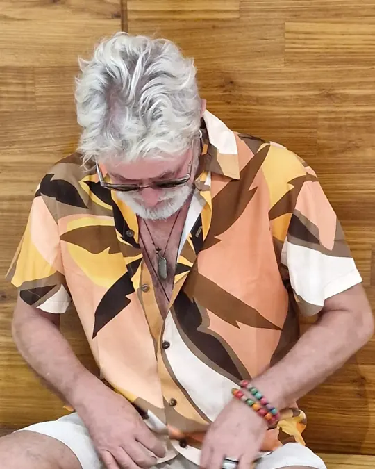 CAMISA VISCOSE ESTAMPA TROPICAL MARROM