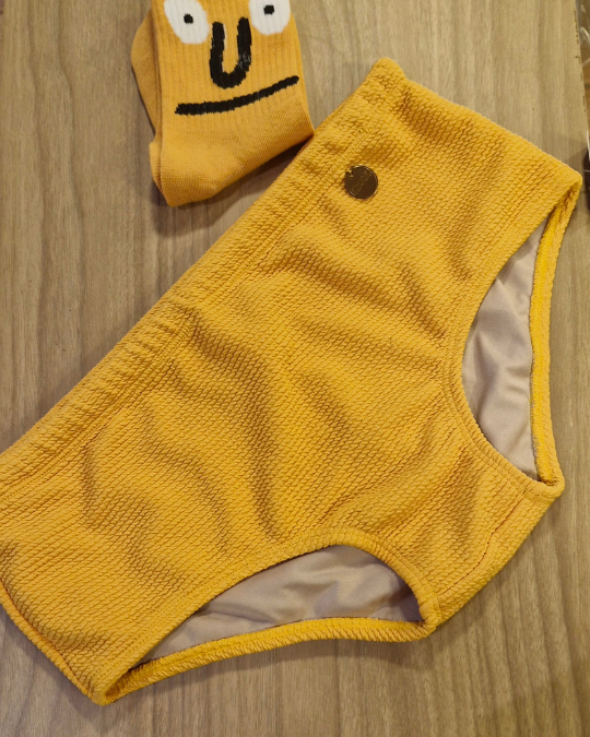 Sunga de Praia Amarela