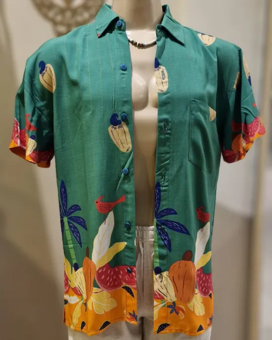 CAMISA DE VISCOSE DIGITAL ESTAMPA TROPICAL VERDE